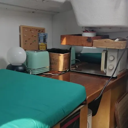 Racing Boat Ботель *